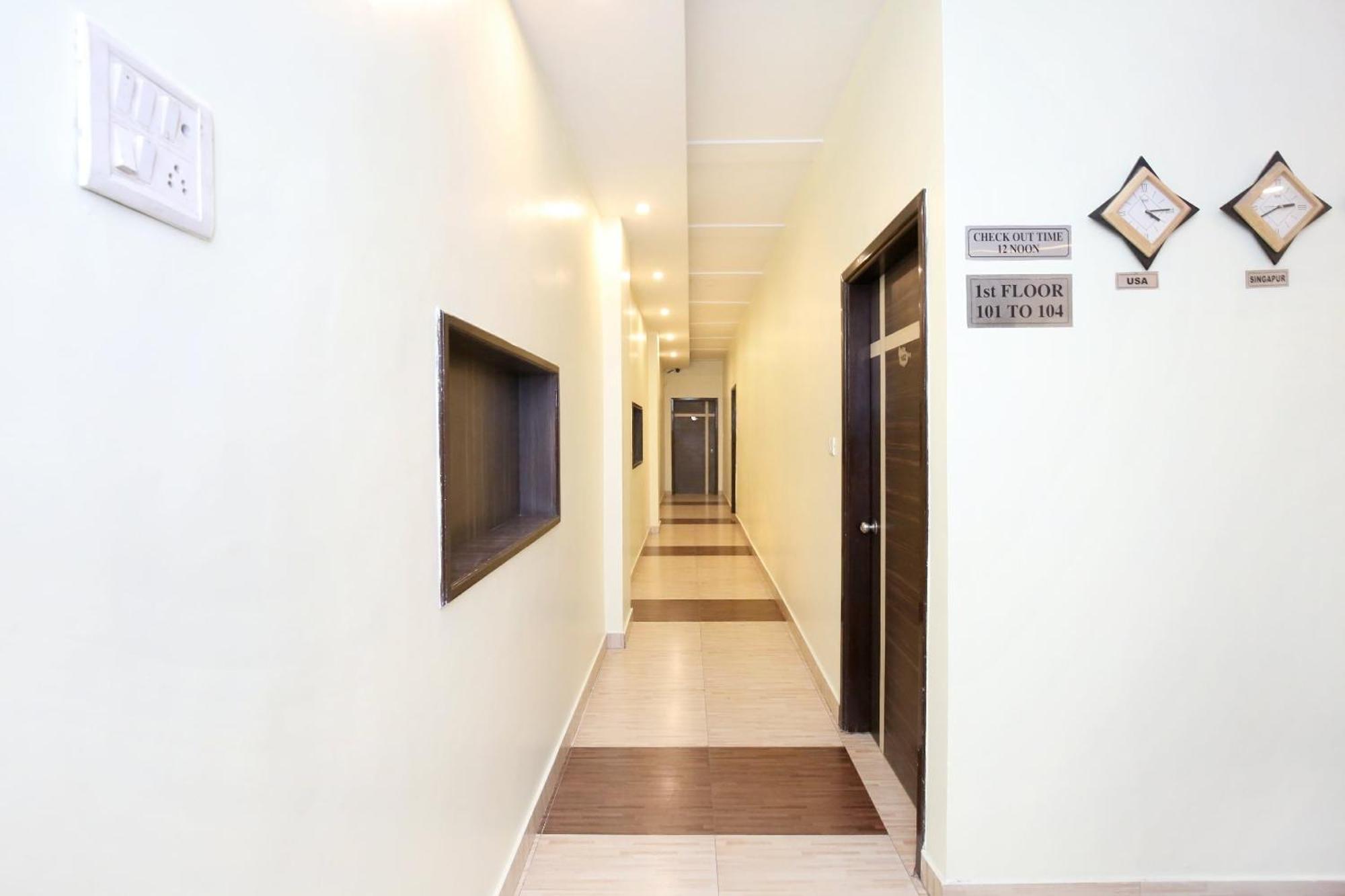 Oyo 9243 Trumpets Hotel Amritsar Dış mekan fotoğraf