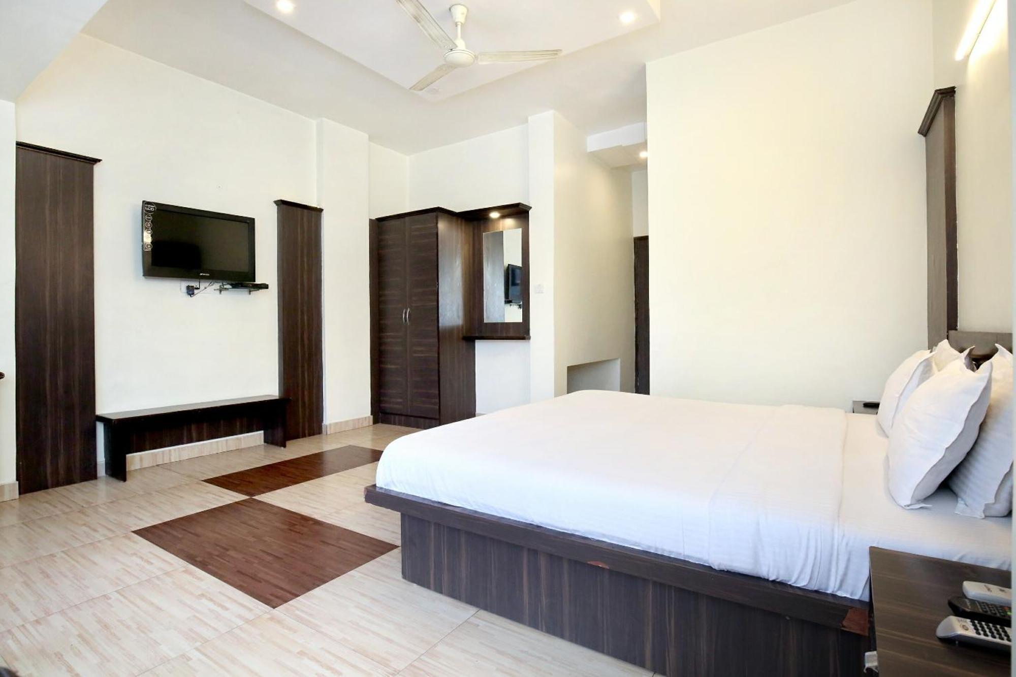 Oyo 9243 Trumpets Hotel Amritsar Dış mekan fotoğraf