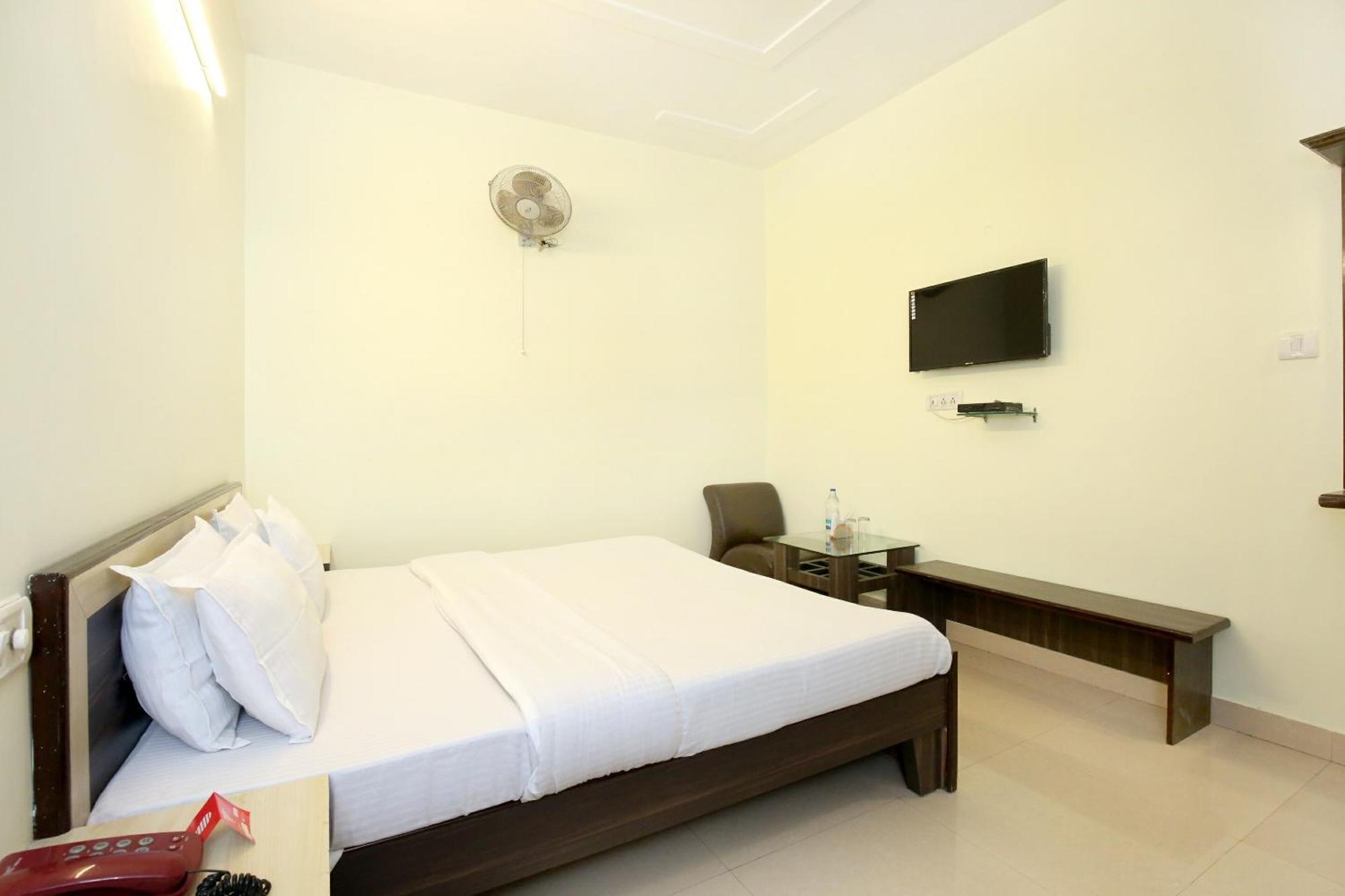 Oyo 9243 Trumpets Hotel Amritsar Dış mekan fotoğraf